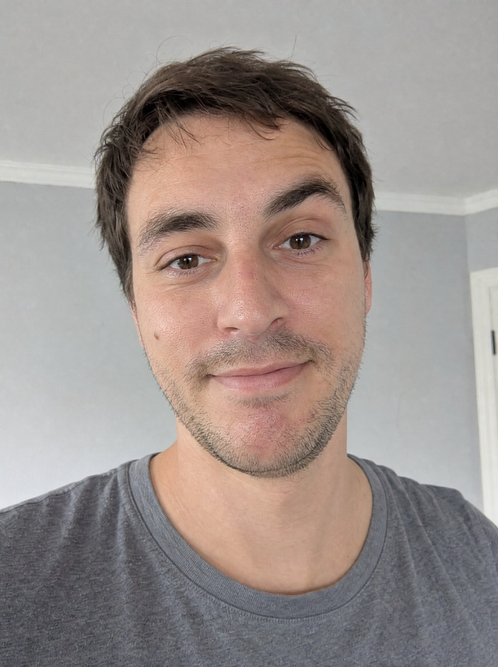 files/An-ordinary-selfie-style-portrait-photog.png